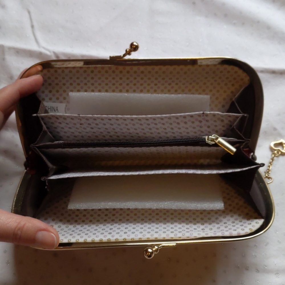 Red Clutch - Picture 2 of 2